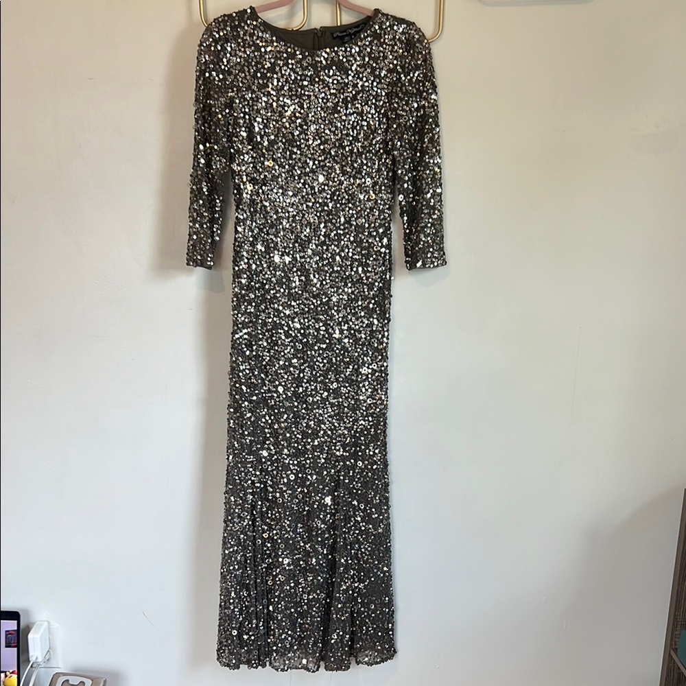 Pisarro Nights sz 4 Sequined Evening Gown